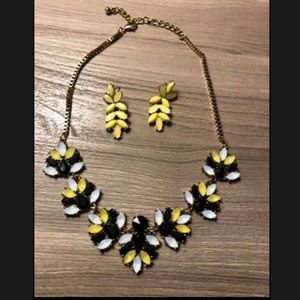 Funky neck and earring set